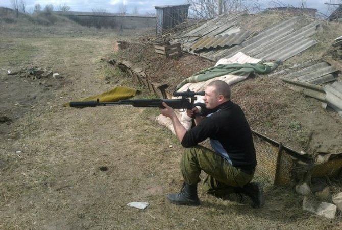 СКС с глушителем и оптическим прицелом у ополченца ДНР
